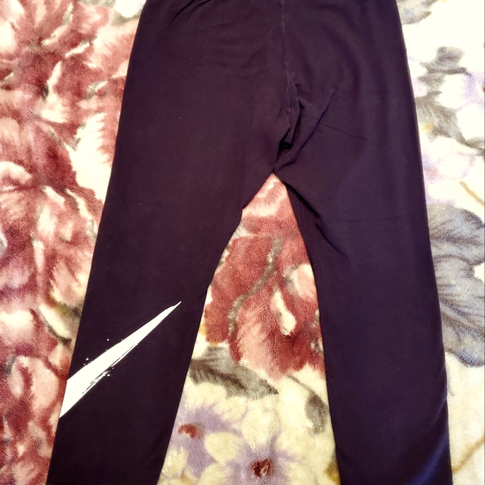 Nuke Capri Leggings